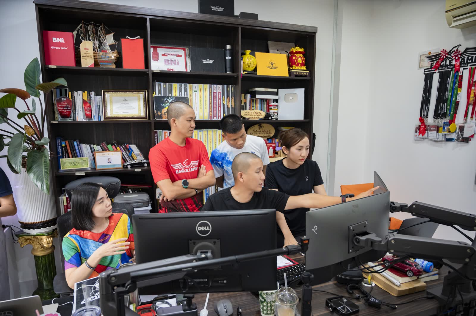 Văn phòng vận hành trên hệ thống thật